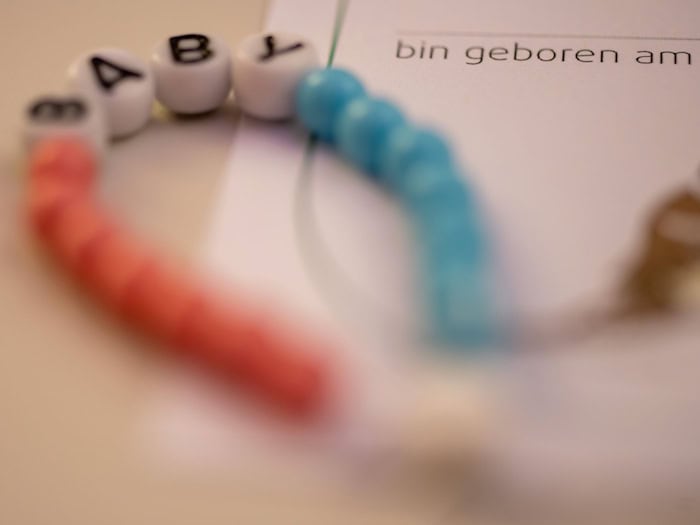 Vor allem bei Geburten in kleineren Kliniken auf dem Land soll der neue Notdienst helfen. (Symbolbild) / Foto: Stefan Puchner/dpa