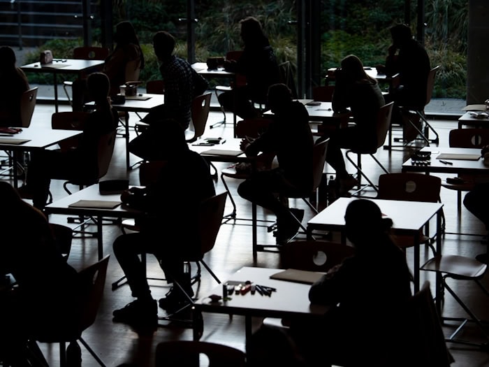Künstliche Intelligenz wird an bayerischen Schulen zur immer größeren Herausforderung, wenn es darum geht, Betrugsversuche zu unterbinden. (Symbolbild) / Foto: Sven Hoppe/dpa