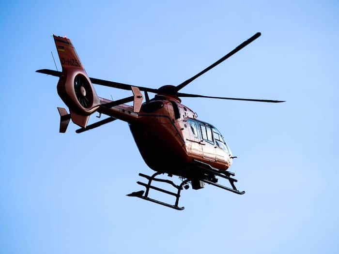 Der Mann kam per Rettungshubschrauber in ein Krankenhaus, wo er starb. (Symbolbild) / Foto: Julian Stratenschulte/dpa