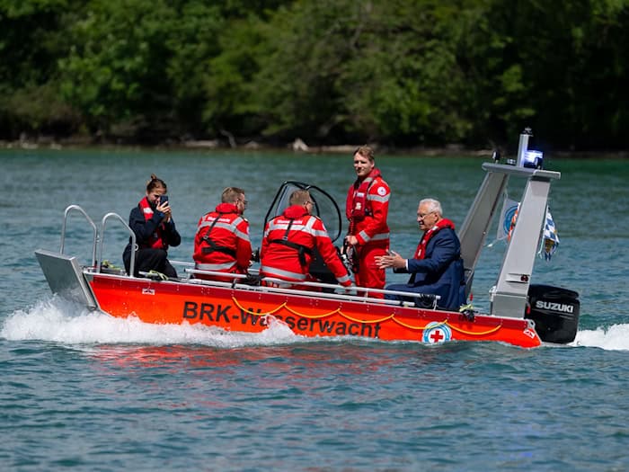 Innenminister Herrmann, DLRG und Wasserwacht starten eine Kampagne für mehr Sicherheit am Badesee. / Foto: A4366 Sven Hoppe/dpa