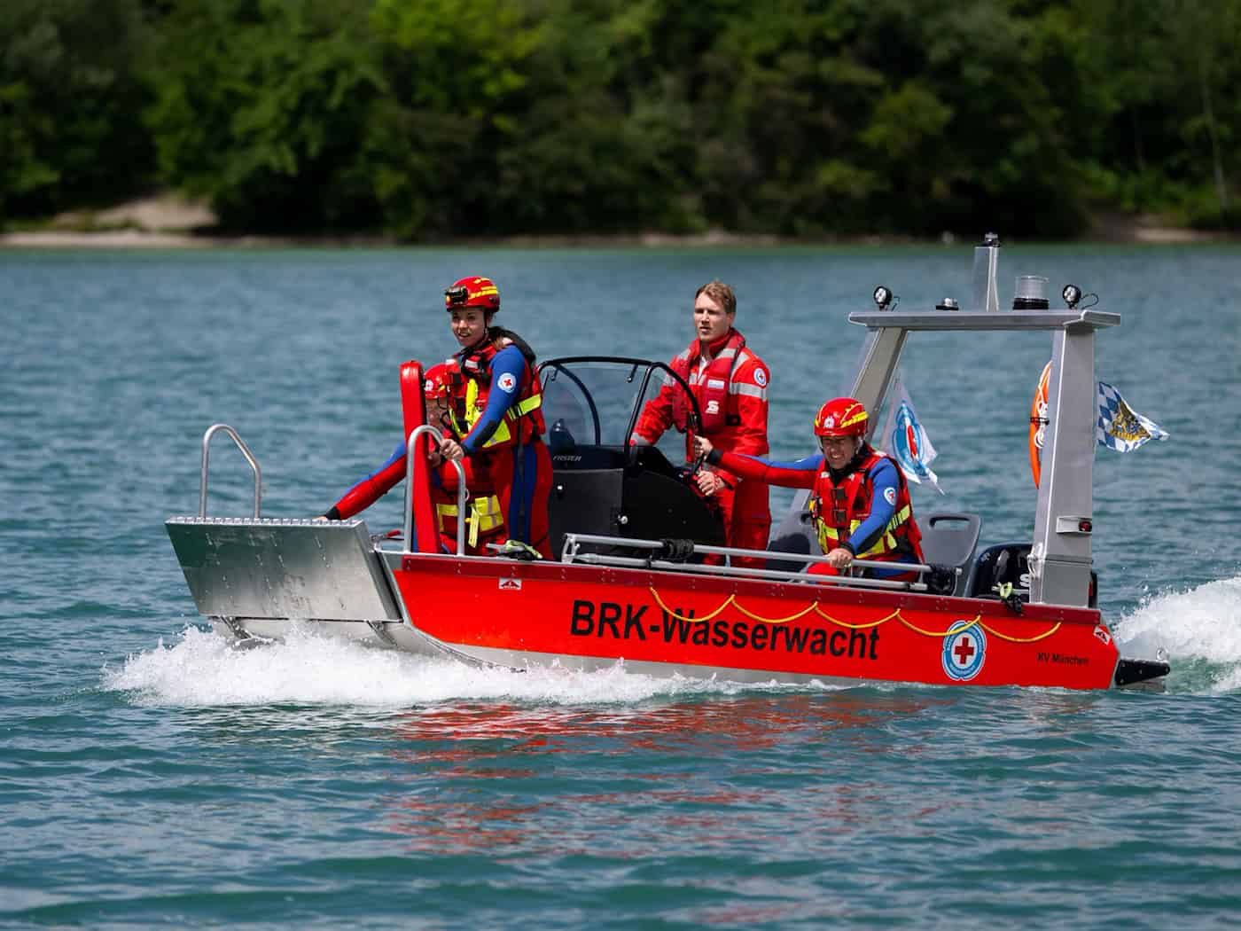 Für die Rettungskräfte an Bayerns Badeseen und Schwimmbädern gab es am Wochenende viel zu tun. (Symbolbild) / Foto: A4366 Sven Hoppe/dpa