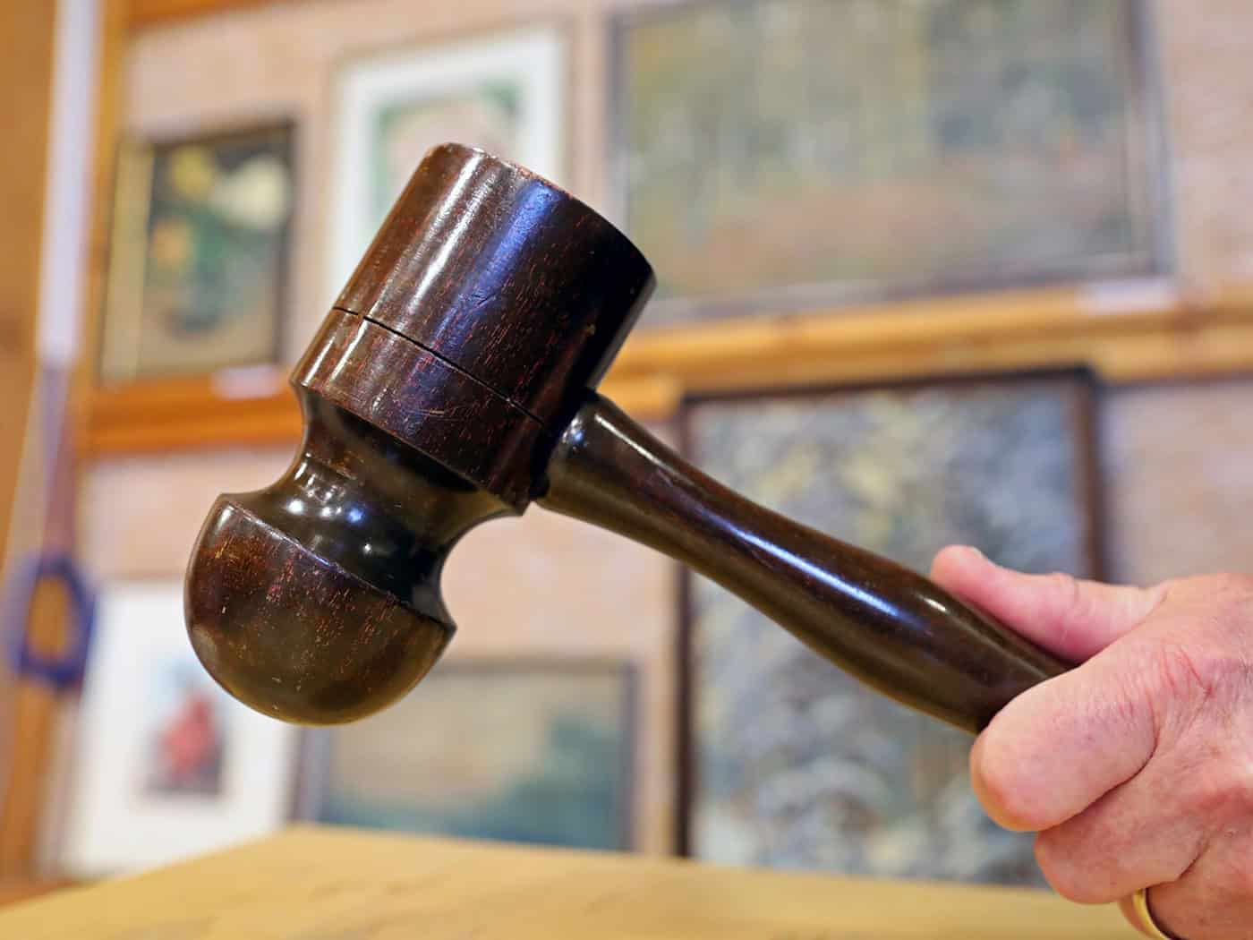 In einer Auktion im Juni soll ein wertvoller Miro unter den Hammer kommen. (Symboldbild)  / Foto: Bernd Wüstneck/dpa-Zentralbild/dpa
