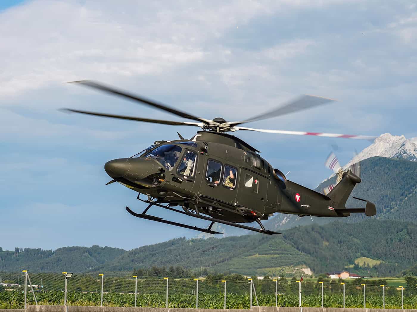 Das Bundesheer stellte zwei Helikopter zur Verfügung. / Foto: Hansjoerg Raggl/MILITÄRKOMMANDO TIROL/APA/dpa