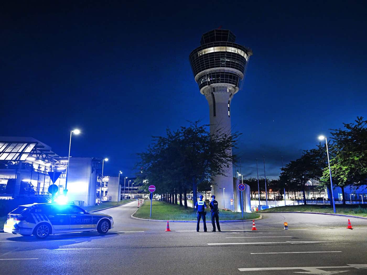 Wegen Feueralarms wurde der Flughafen-Tower evakuiert. / Foto: Sven Hoppe/dpa