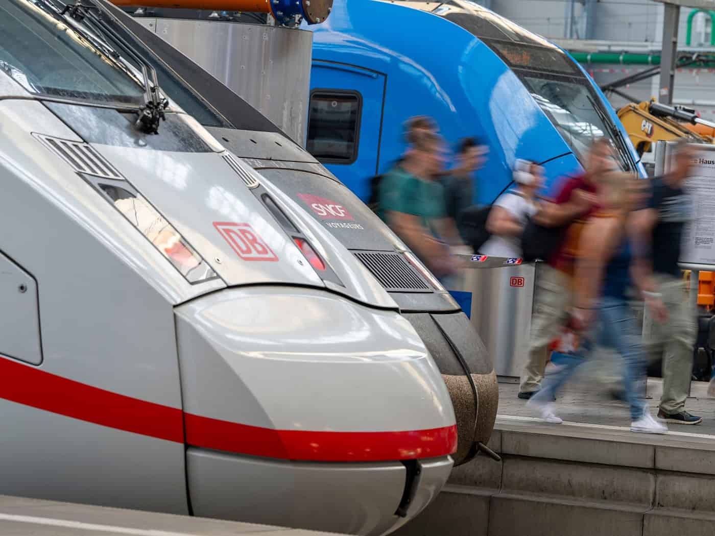 In München rollen die Züge wieder. / Foto: Peter Kneffel/dpa