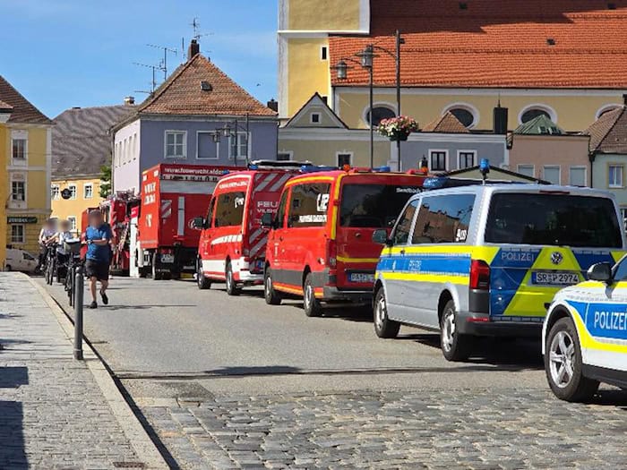 Die Feuerwehr verdünnte die Säure und leitete den Stoff in eine Kläranlage. / Foto: --/Zema Median/dpa