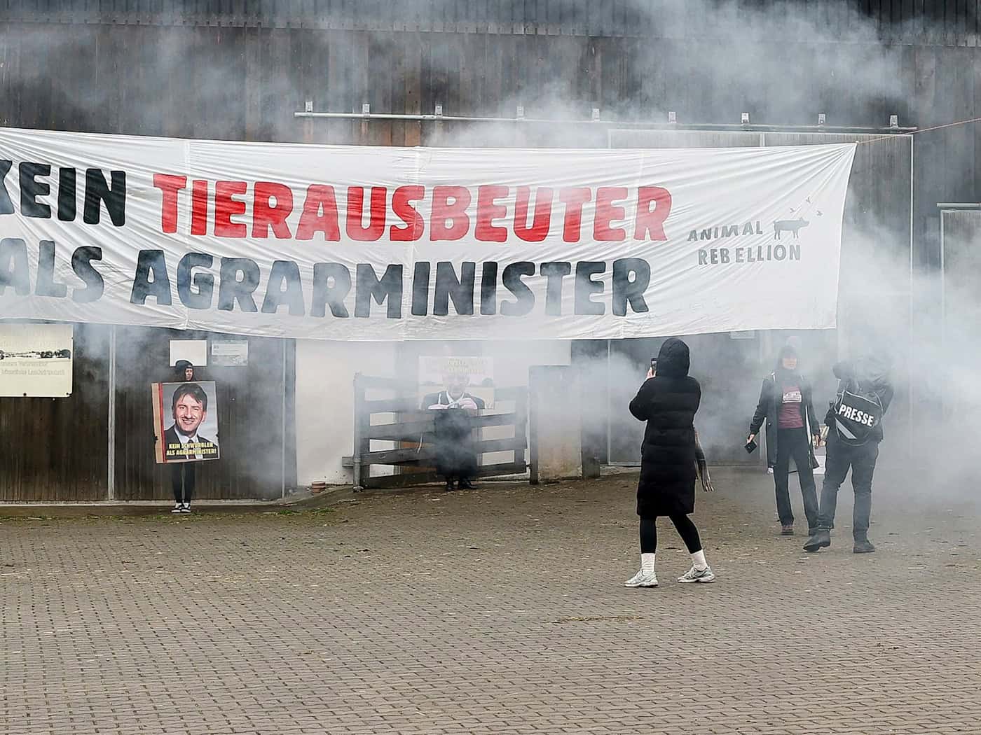 Die Gruppe «Animal Rebellion» hatte nach eigenen Angaben im vergangenen März mit der Aktion gegen eine mögliche Ernennung Felßners zum Bundesagrarminister protestiert. (Archivbild) / Foto: ---/dpa