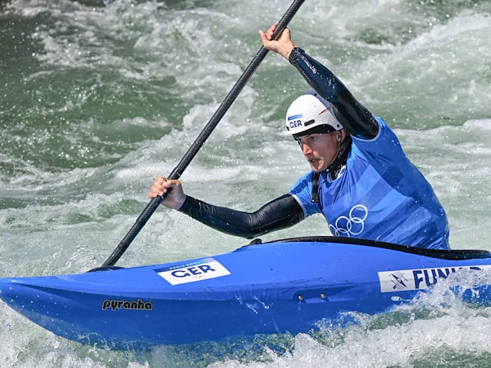 Ricarda Funk gewinnt beim Heim-Weltcup in Augsburg auch im Kajak-Cross. (Archivbild)  / Foto: Sebastian Kahnert/dpa