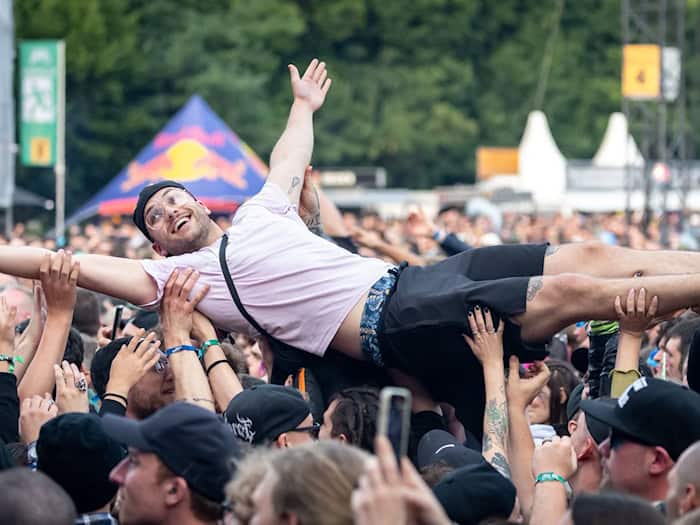 Schon am Donnerstag konnten sich die Musikfans bei Partys auf dem Festivalgelände aufwärmen. (Symbolbild) / Foto: Daniel Karmann/dpa