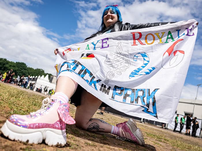 Bei Rock im Park sollen nach Angaben der Veranstalter rund 80.000 Musikfans vor den Bühnen feiern.  / Foto: Daniel Karmann/dpa