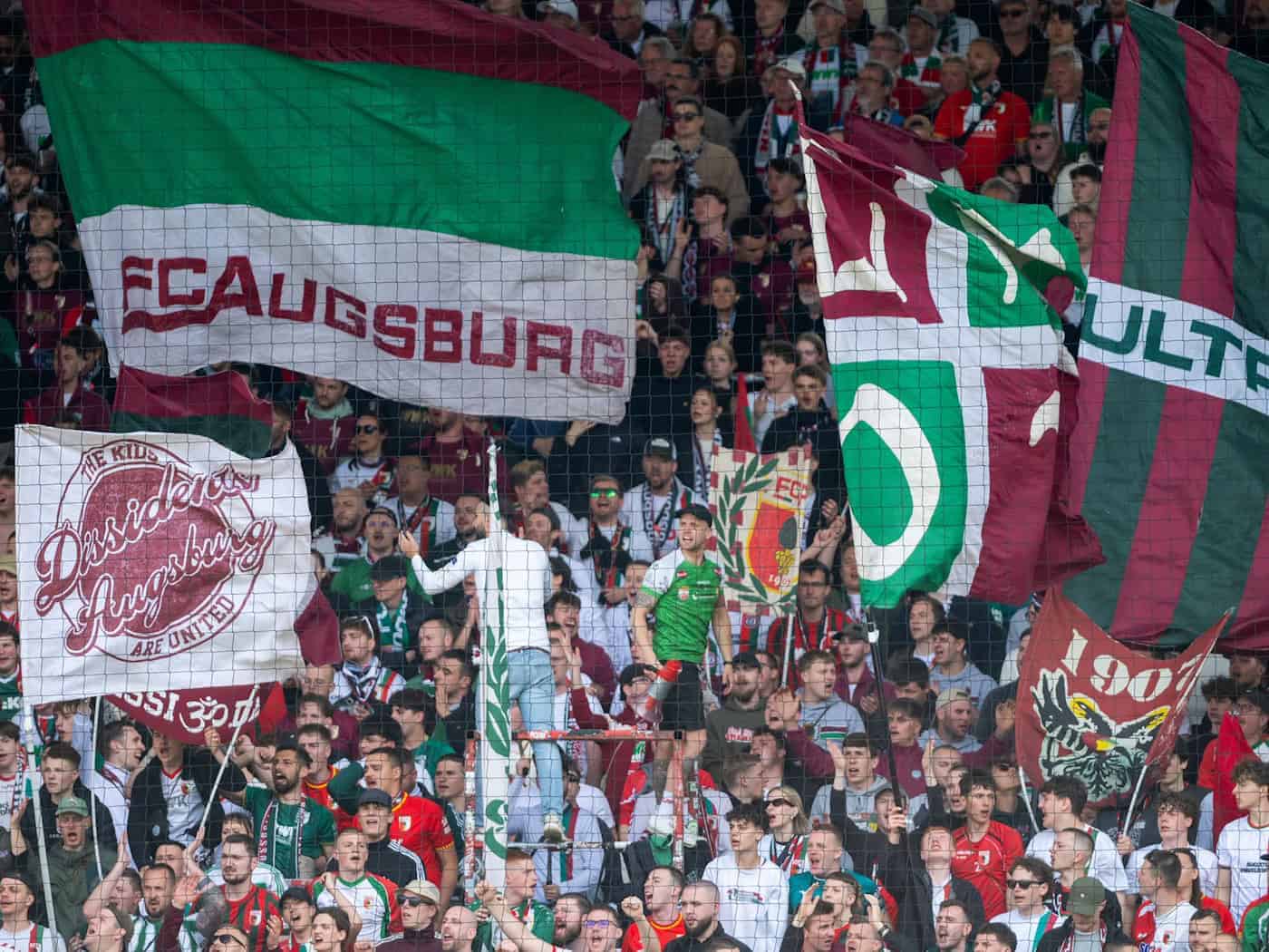 Der FC Augsburg beginnt am 13. Juli mit seiner Sommervorbereitung. (Archivbild) / Foto: Soeren Stache/dpa