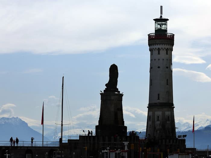 Die Lindauer Wahrzeichen, der bayerische Löwe und Deutschlands südlichster Leichtturm, sind jedes Jahr Ziel von Nobelpreisträgern und Nachwuchswissenschaftlern aus der ganzen Welt. (Archivbild) / Foto: Karl-Josef Hildenbrand/dpa
