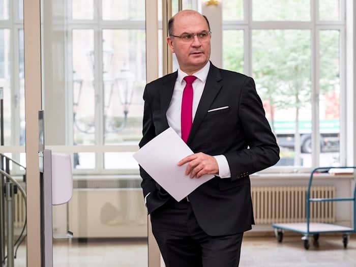 Der bayerische Finanzminister Albert Füracker (CSU) spricht von «erheblichen Anstrengungen, um die korrekte Besteuerung von Influencern und anderen Social-Media-Akteuren sicherzustellen». / Foto: Daniel Vogl/dpa