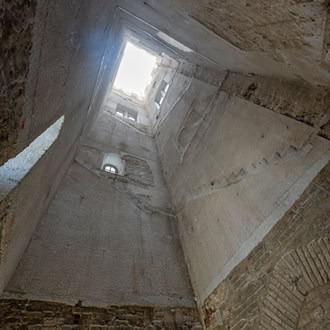 Das Augsburger Wahrzeichen Perlachturm ist derzeit hohl, nachdem die Treppen zum Besteigen des rund 70 Meter hohen Turms entfernt wurden. / Foto: Stefan Puchner/dpa