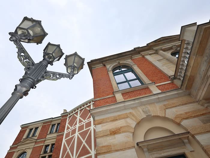 Bayreuth ist wegen seines Festspielhauses weltberühmt. (Archivbild) / Foto: Karl-Josef Hildenbrand/dpa