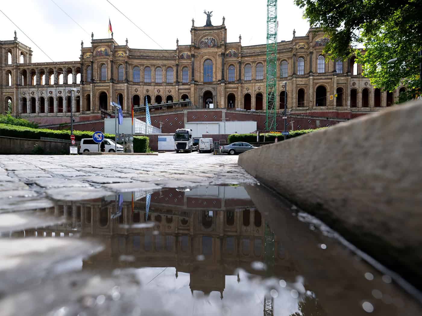 Die Abgeordneten des bayerischen Landtags bekommen ab Juli mehr Geld. / Foto: A4366 Sven Hoppe/dpa