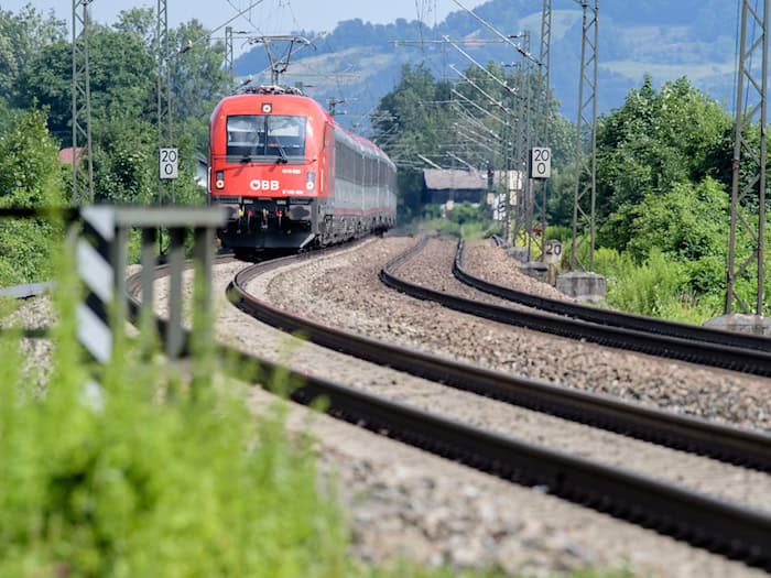 Wegen Sanierungsarbeiten wird der Bahnverkehr über den Brenner vom 17. Juli bis 1. August eingestellt. (Archivbild) / Foto: Matthias Balk/dpa