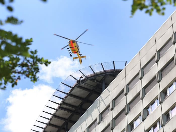Der 71-Jährige wurde per Hubschrauber ins Krankenhaus geflogen. (Symbolbild)  / Foto: Karl-Josef Hildenbrand/dpa