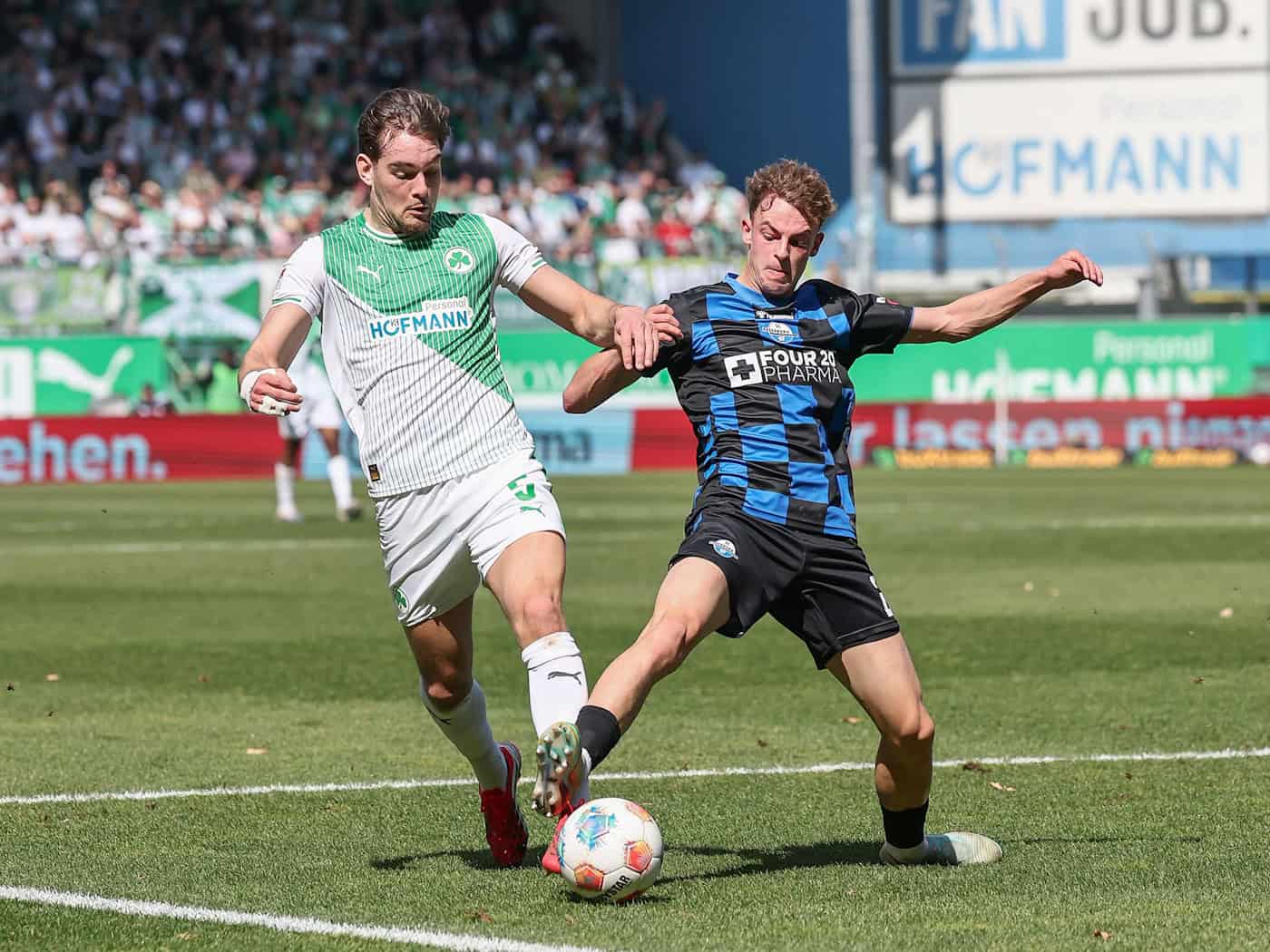 Münz (l) verlässt die SpVgg Greuther Fürth. (Archivfoto) / Foto: Daniel Löb/dpa