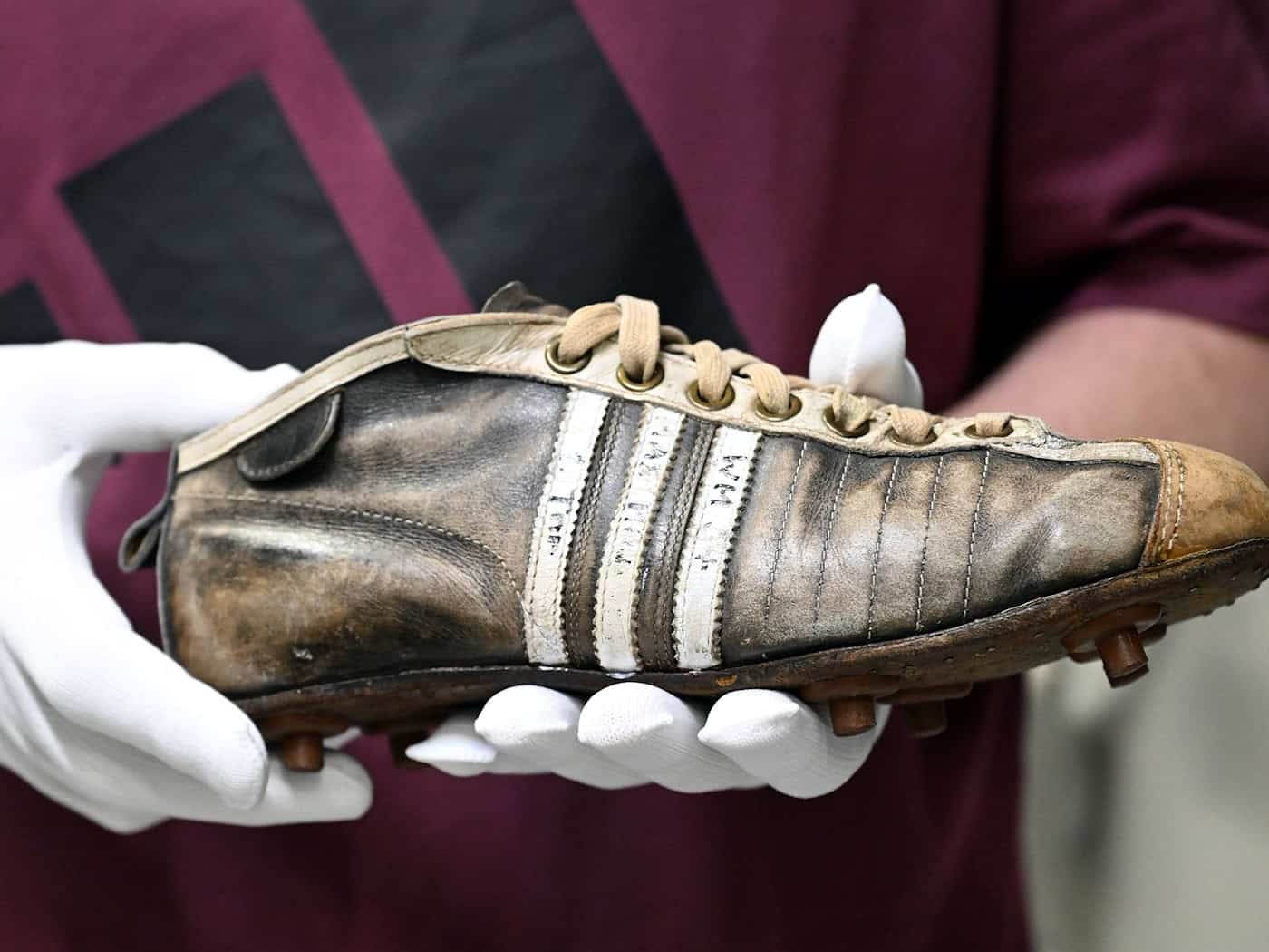 Adidas erhöht auch wegen Fußball-WM Umsatzprognose