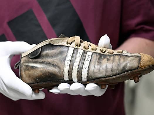 Adidas erhöht auch wegen Fußball-WM Umsatzprognose