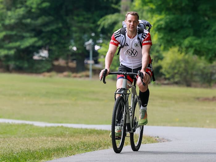 Neuer ist noch in Urlaub. (Archivbild) / Foto: Jan Woitas/dpa