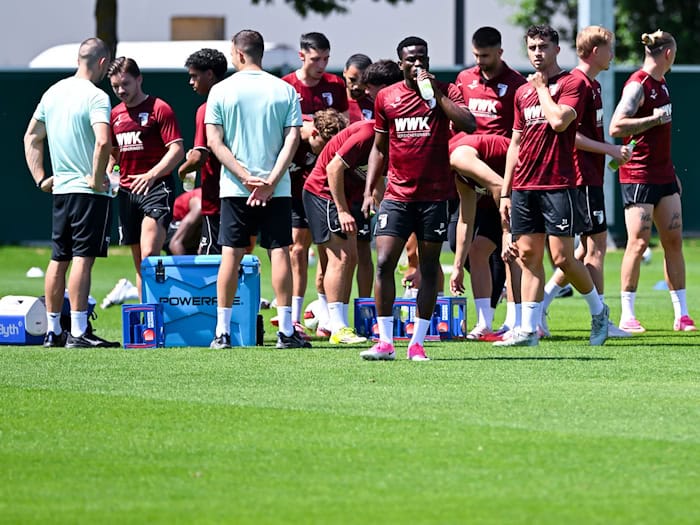 Der FC Augsburg ist seit einer Woche im Training. (Archivbild) / Foto: Sven Hoppe/dpa