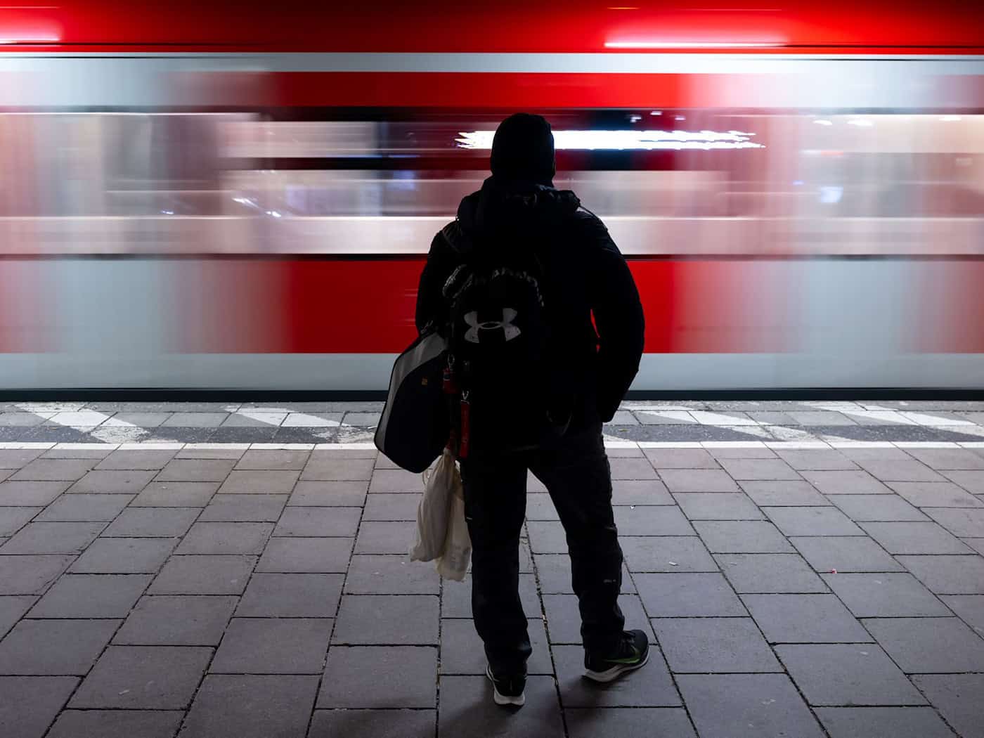 Von Freitagabend bis Montagfrüh müssen Fahrgäste im Münchner Westen mit Einschränkungen leben. (Symbolbild) / Foto: Sven Hoppe/dpa