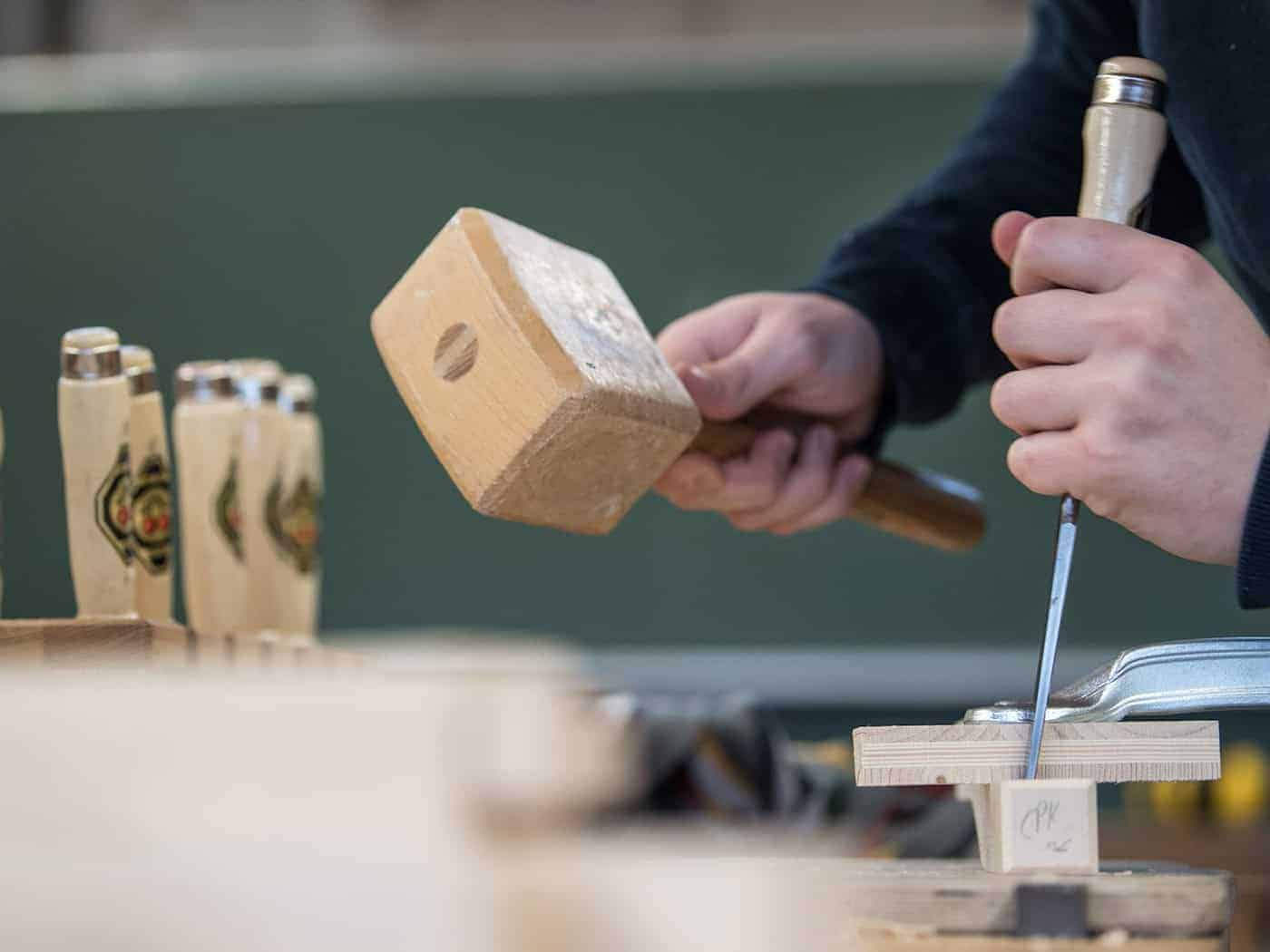 Das bayerische Handwerk findet wieder mehr Auszubildende. (Symbolbild) / Foto: Sebastian Gollnow/dpa