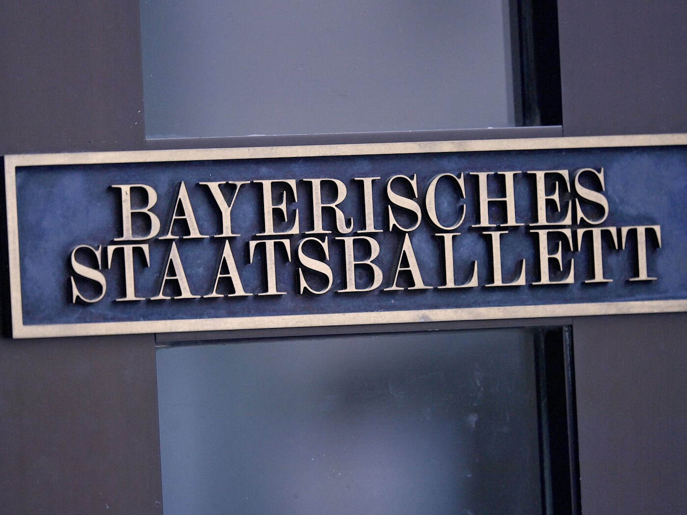 Das Bayerische Staatsballett und der Erste Solist Julian MacKay gehen ab sofort getrennte Wege. (Symbolbild) / Foto: Peter Kneffel/dpa