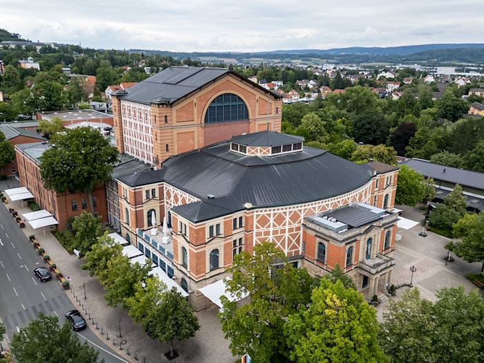 Das Festspielhaus war vor 150 Jahren Schauplatz der ersten Richard-Wagner-Festspiele. (Archivbild) / Foto: Daniel Karmann/dpa