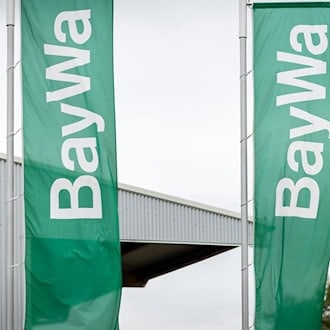 Baywa-Standort in Bamberg: Die Sanierung des Konzerns soll nun bis Ende 2030 dauern, und damit zwei Jahre länger dauern als ursprünglich geplant. (Archivbild) / Foto: Daniel Karmann/dpa