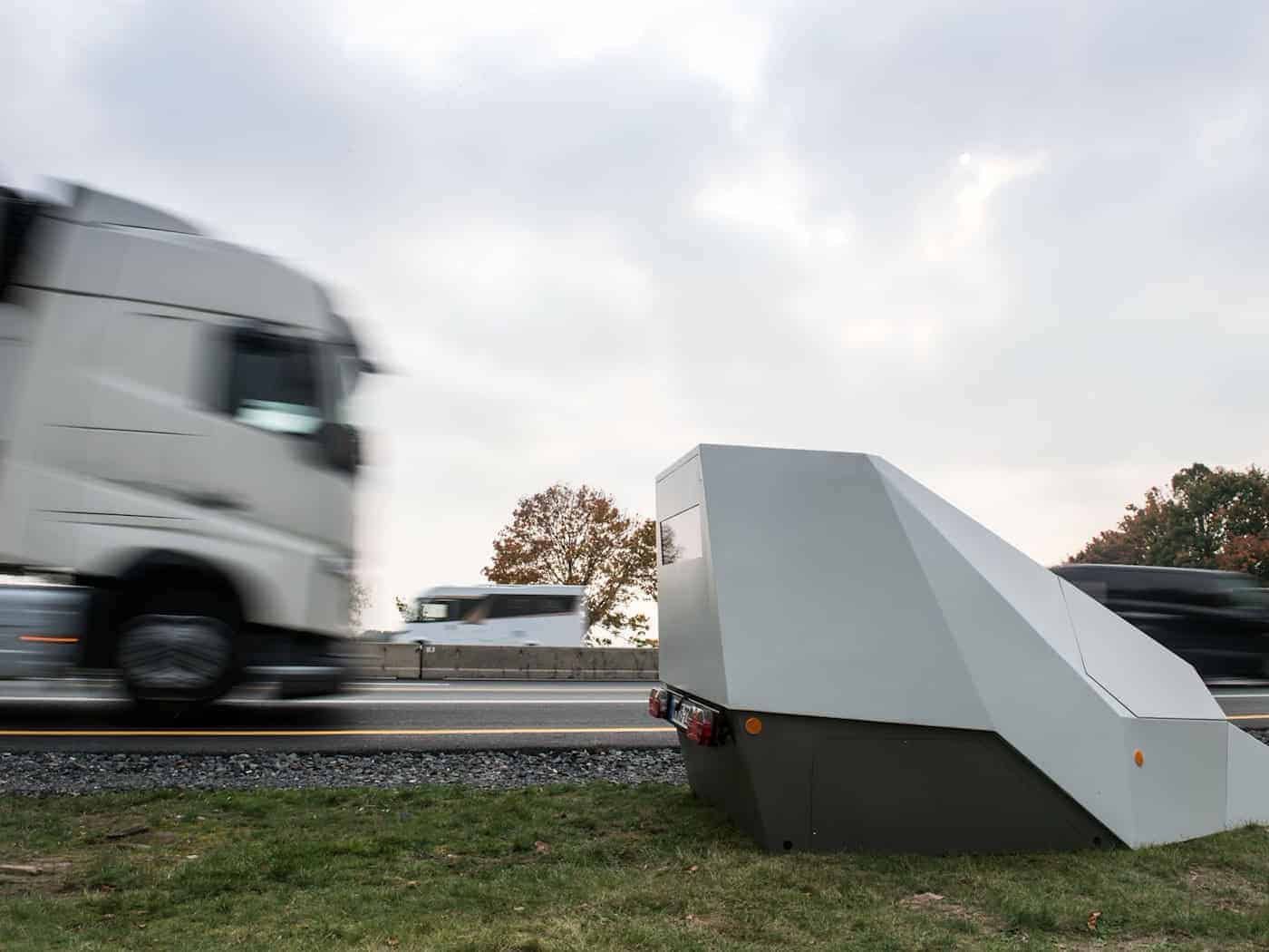 Der Blitzer-Anhänger hatte laut Polizei einen Wert von etwa 100.000 Euro. (Symbolbild) / Foto: Bernd Thissen/dpa