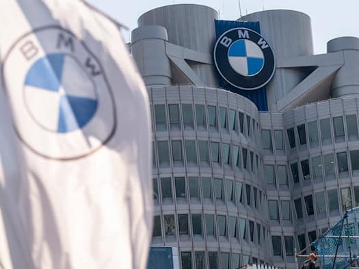 BMW-Gewinn bricht um mehr als ein Drittel ein