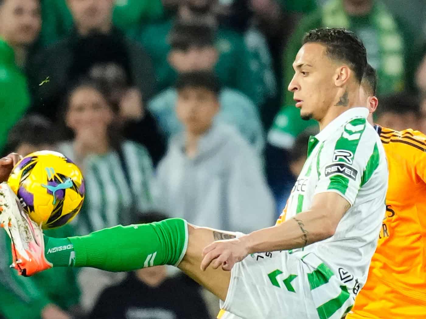 Bayern wollte ihn, doch Stürmer Antony ging 2025 zu Betis Sevilla. (Archivbild) / Foto: Jose Breton/AP/dpa