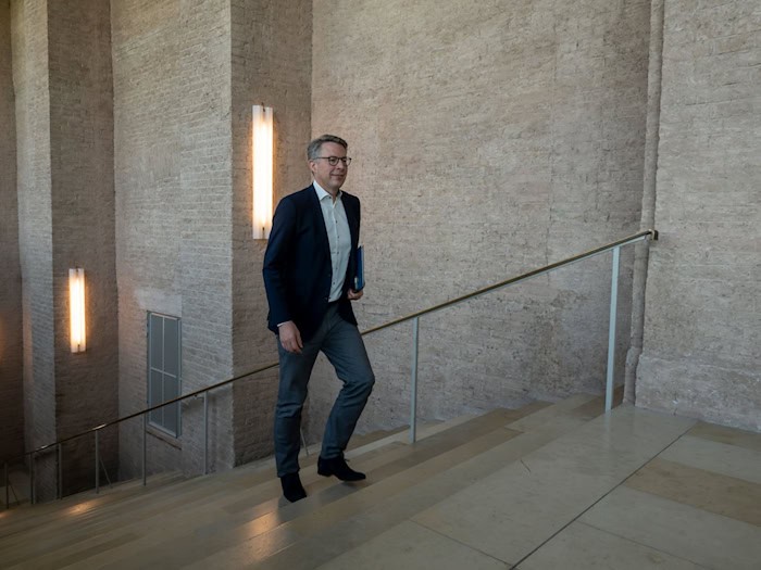 Kunstminister Markus Blume (CSU) hat Pläne für eine Umstrukturierung der bayerischen Staatsmuseen vorgestellt. (Archivbild) / Foto: Peter Kneffel/dpa