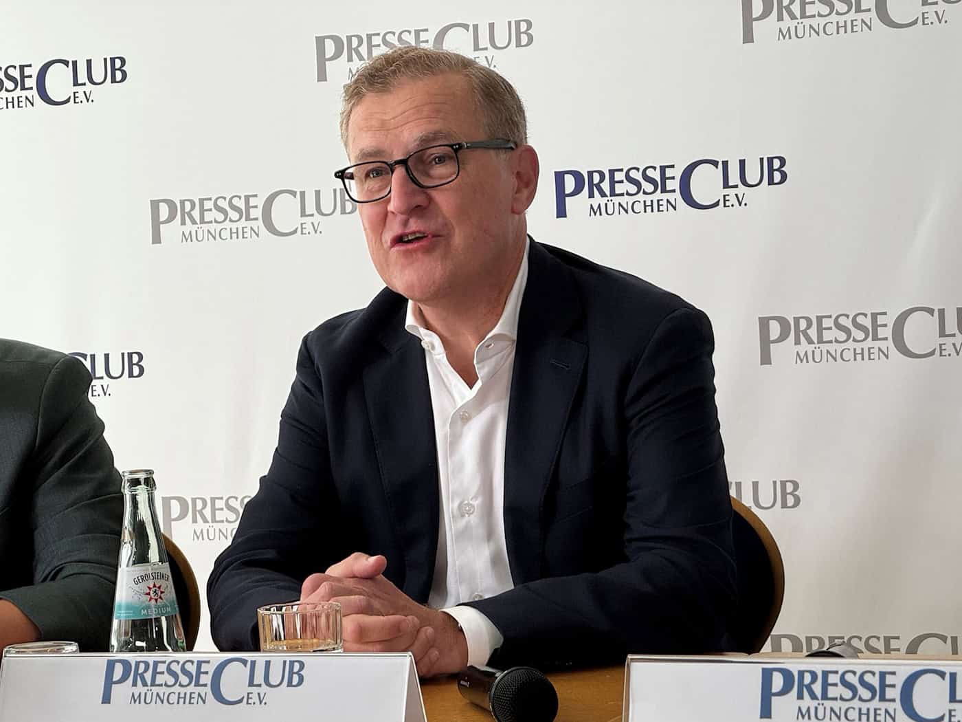 Bayern-Boss steckt Ziele ab: «Natürlich» bleibt Olise