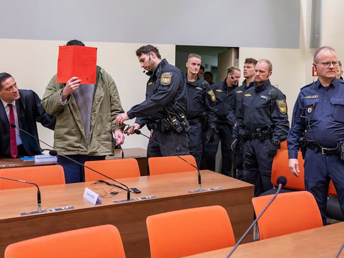 Der Prozess wegen des tödlichen Auto-Anschlages auf eine Demonstration neigt sich seinem Ende zu. (Archivbild) / Foto: Peter Kneffel/dpa