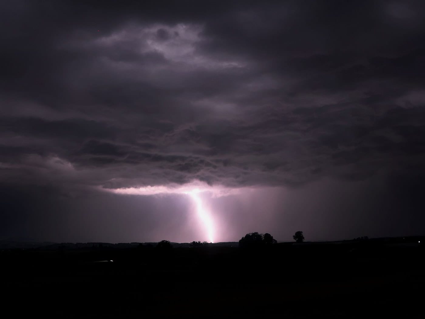Auch am Mittwoch ziehen wieder Gewitter über Bayern. (Archivbild) / Foto: Karl-Josef Hildenbrand/dpa