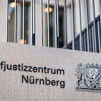 Frau vergewaltigt und Stiefkind missbraucht - Haftstrafe