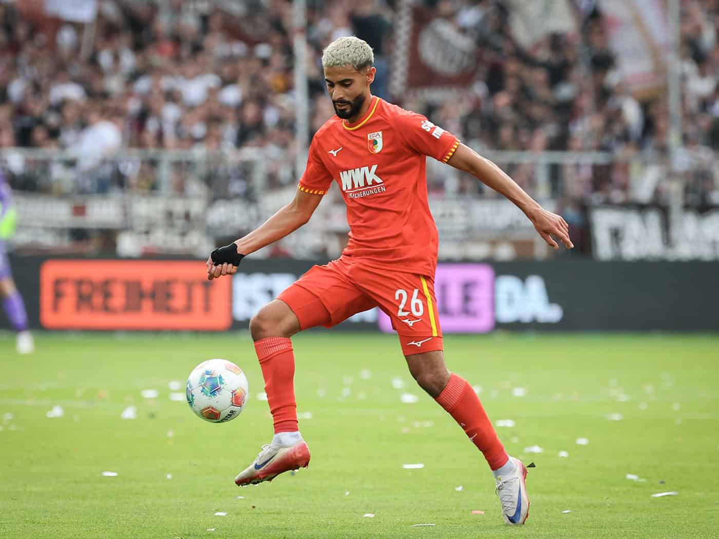 Wird erneut verliehen: Elias Saad vom FC Augsburg (Archivbild) / Foto: Christian Charisius/dpa