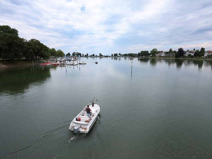 Vom Baden im Kleinen See wird gerade abgeraten.  / Foto: Karl-Josef Hildenbrand/dpa