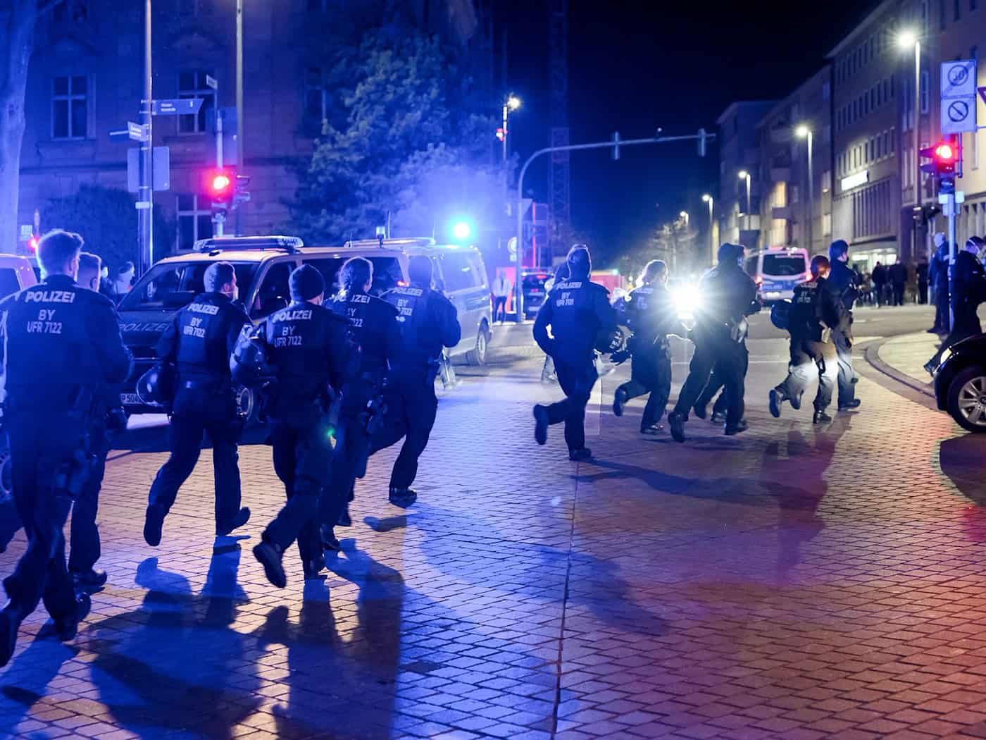 Die Gewalt gegen Polizisten in Bayern hat einen Höchststand erreicht.  / Foto: Daniel Vogl/dpa