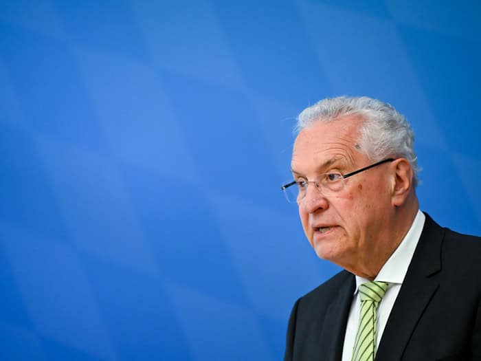 Joachim Herrmann wählt nach dem CSD-Anschlag klare Worte. (Archivbild) / Foto: Sven Hoppe/dpa