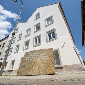 Hitlers Geburtshaus in Braunau als Polizeizentrum eröffnet