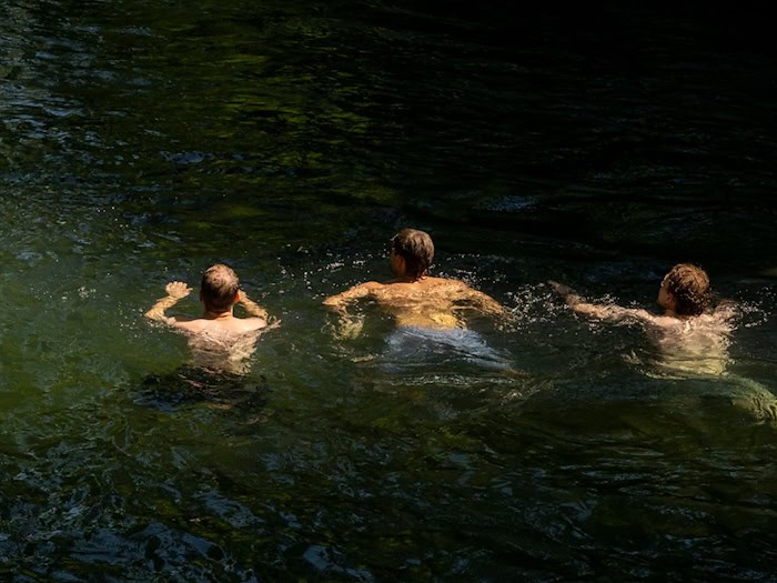 Heiß, aber teilweise turbulent - so zeigt sich das Wetter in Bayern. / Foto: Peter Kneffel/dpa
