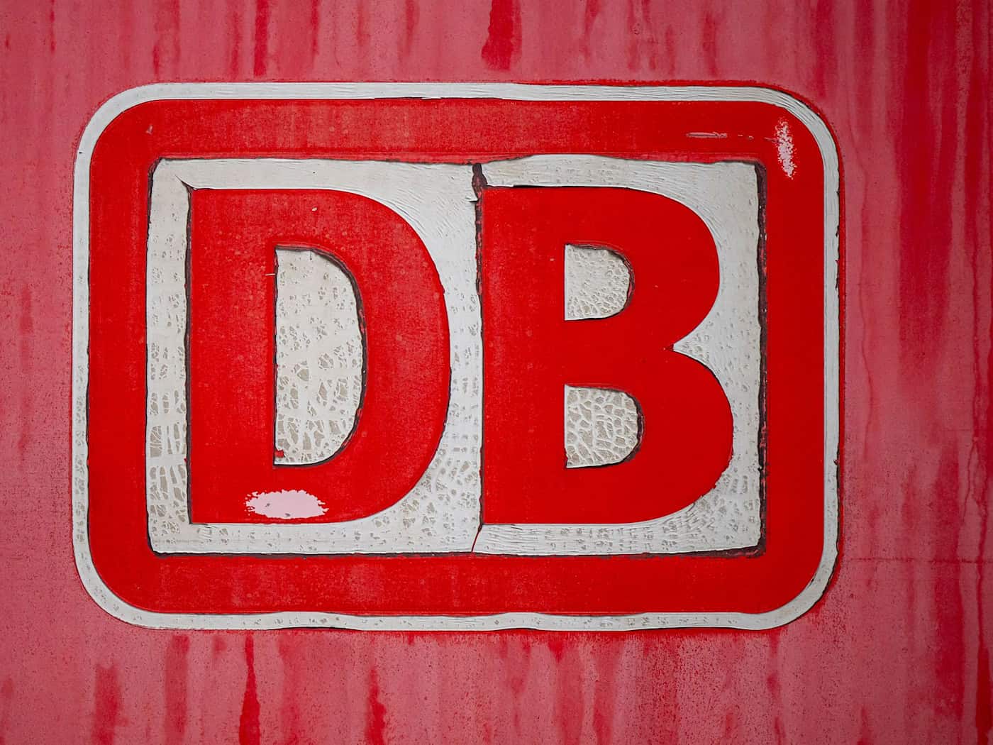 Die Deutsche Bahn will die Illertalbahn in Schwaben binnen etwa der kommenden zehn Jahre ausbauen. (Symbolbild) / Foto: Peter Kneffel/dpa