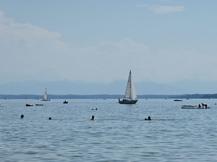 Die höchste Einkommensmillionärsdichte gibt es - manche Klischees entsprechen der Wahrheit - im Landkreis Starnberg. (Archivbild) / Foto: Katrin Requadt/dpa