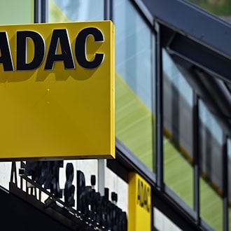 Der ADAC Südbayern wirbt angesichts gestiegener Unfallzahlen mit jungen Fahrern für Fahrtraining. (Symbolbild) / Foto: Martin Schutt/dpa