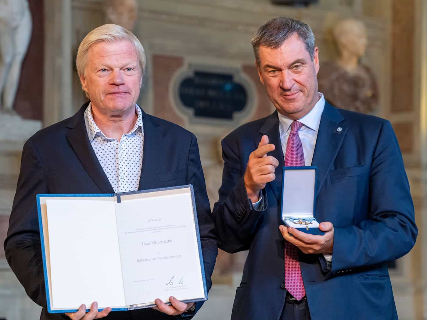  Oliver Kahn bekommt den Bayerischen Verdienstorden. / Foto: Peter Kneffel/dpa